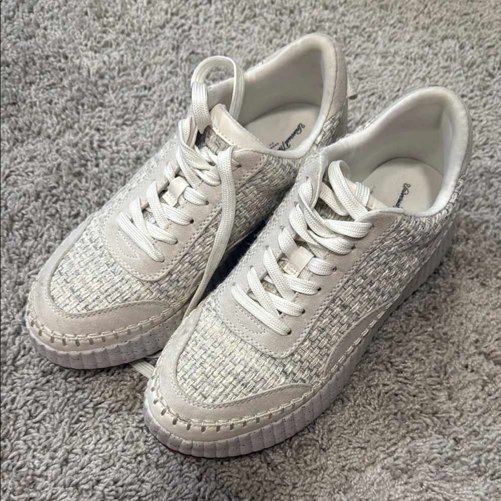 Universal Thread Cream and Gray Sneakers with Minimalist Design